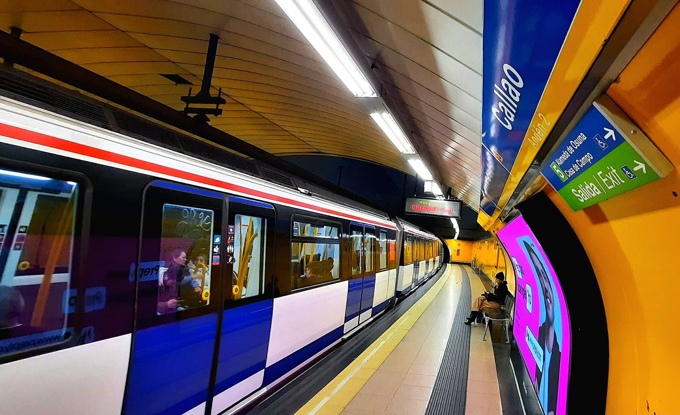 A train in a Madrid metro station