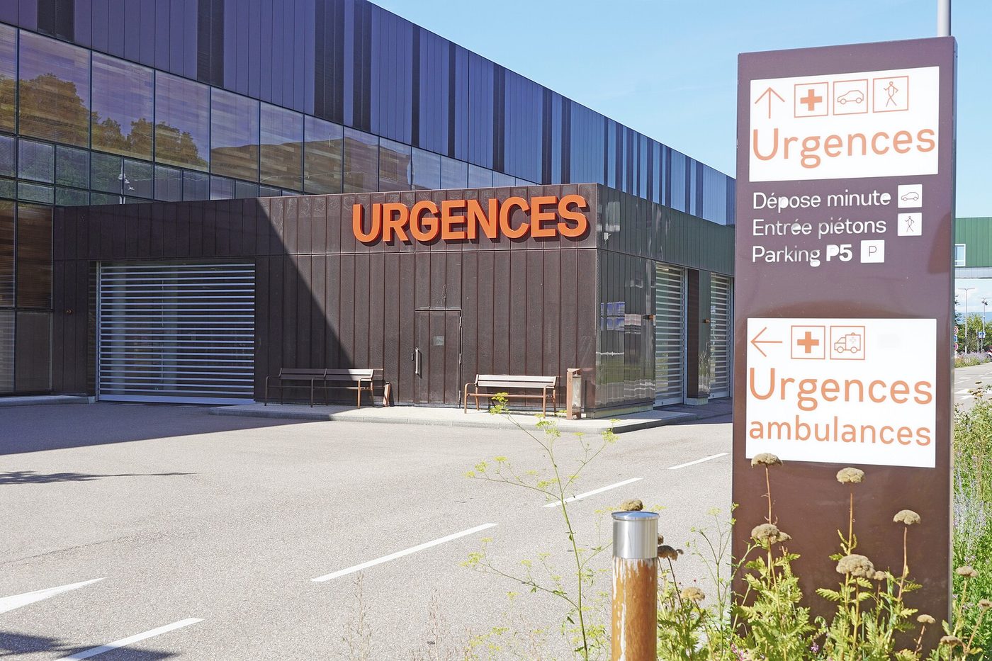 The emergency entrance (urgences) of a French hospital