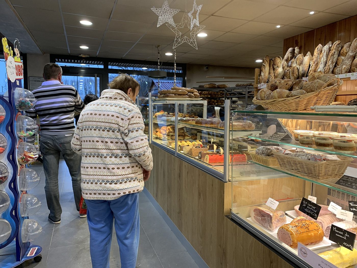 داخل مخبز فرنسي (boulangerie)